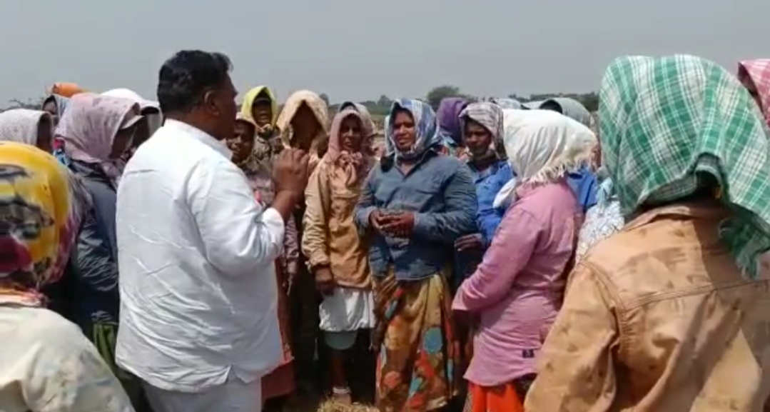 The Center That Is Threatening The Rights Of Employed Workers The Center That Is Threatening The Rights Of Employed Workers-TeluguStop.com