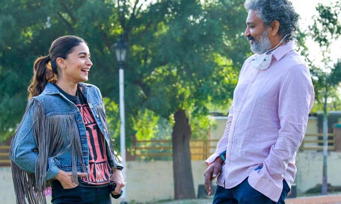  Alia Bhatt Shares Her Many Firsts From The Sets Of Rrr , Rrr , Alia Bhatt , Raja-TeluguStop.com