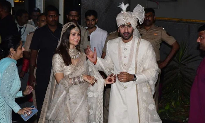  Aliabhatt Did Not Invite Rrr Stars To Her Wedding, Aliabhatt, Rrr, Aliabhatt,-TeluguStop.com