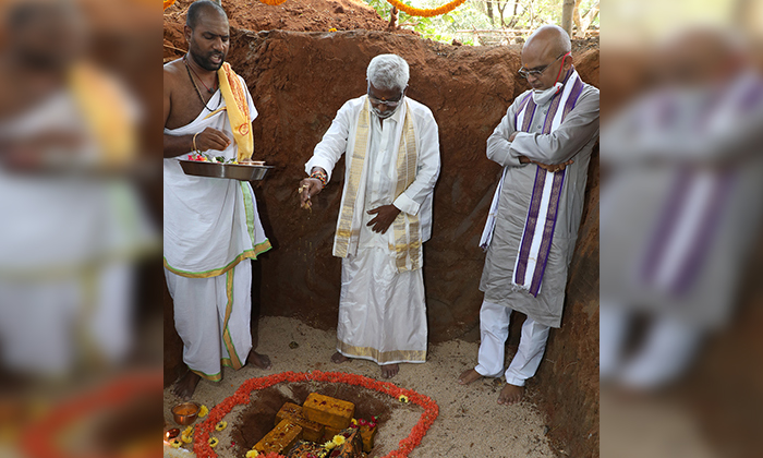 Telugu Cmjagan, Cows, Stone, Milk, Srivenkateswara, Tirumala, Tirupati, Ttdchair