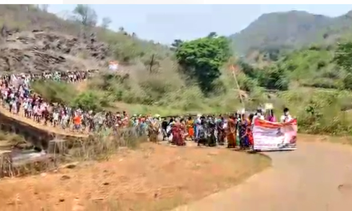  Tribals Hold Massive Rally Against Maoists In Aob , Tribals, Aob , Korra Lakshm-TeluguStop.com