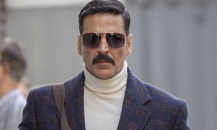  The Bollywood Hero Publicly Apologized To The Fans Do You What Happened Akshya-TeluguStop.com