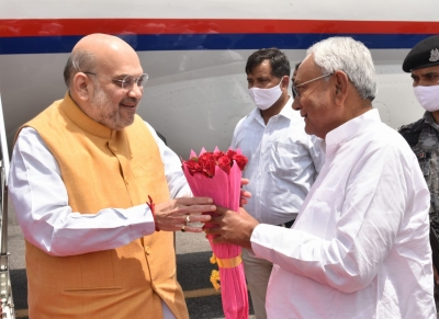  Amit Shah Meets Nitish Kumar At Patna Airport-TeluguStop.com
