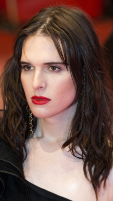  'and Just Like That' Actor Hari Nef Joins Margot Robbie's 'barbie'-TeluguStop.com