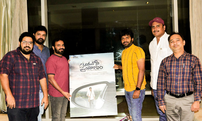  Anukoni Prayanam Movie Title And First Look Relesed By Anil Ravipudi , Anukoni-TeluguStop.com