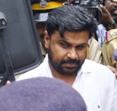  As Trial Against Him Reaches Crucial Phase, Actor Dileep Prays At Sabarimala-TeluguStop.com