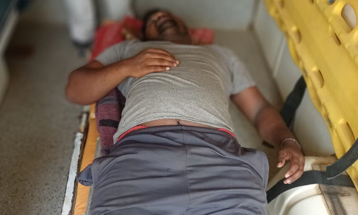  Attack On A Young Man In Vijayawada ,attack , Vijayawada , Love , Uppena , Elu-TeluguStop.com