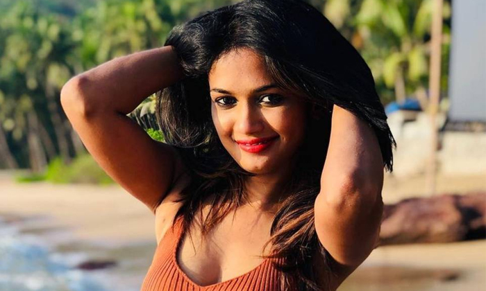 Telugu Ariyana, Ariyanabreakup, Ariyana Glory, Biggboss, Gift-Movie