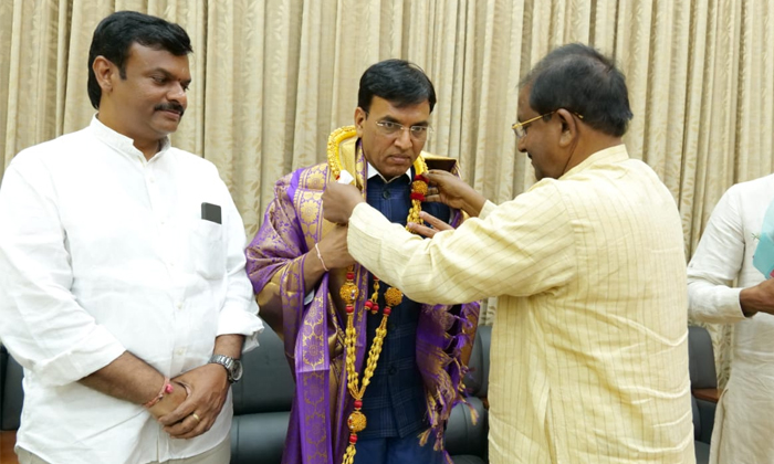 Telugu Chandra Babu, Cm Kcr, Nikhil, Mamata Banerjee, Ramnath Kovind, Somu Veerr