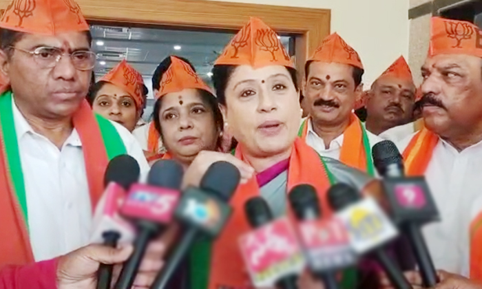  Bjp Leader Vijayashanthi Responded On Bolakpur Incident Details, Bjp Leader Vija-TeluguStop.com