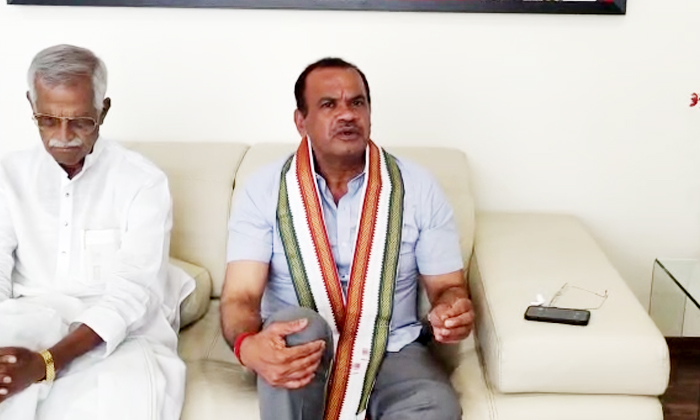 Congress Mp Komati Reddy Venkat Reddy Comments On Kcr Over Purchasing Paddy Deta Congress Mp Komati Reddy Venkat Reddy Comments On Kcr Over Purchasing Paddy Deta-TeluguStop.com