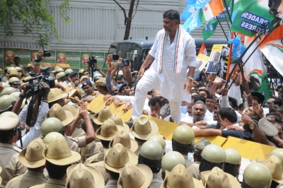  Contractor's Death: K'taka Cong Leaders Arrested While Marching Towards Cm's Res-TeluguStop.com