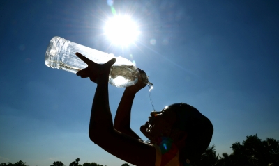  Delhi Gets Respite From Heat Wave, Mercury Dips (lead)-TeluguStop.com