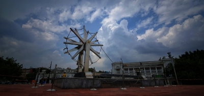  Delhiites Wake Up To Pleasant ,cloudy Morning; Light Rain Likely-TeluguStop.com