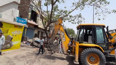  Demolition Process Stopped In Delhi's Jahangirpuri-TeluguStop.com