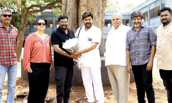  Director Puri Jagannath In Chiranjeevi God Father Shooting Details, Director Pur-TeluguStop.com