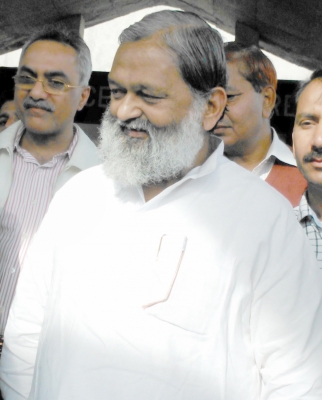 Factory Manufacturing Counterfeit Cosmetics Busted In Faridabad, Two Held (ld) Factory Manufacturing Counterfeit Cosmetics Busted In Faridabad, Two Held (ld)-TeluguStop.com