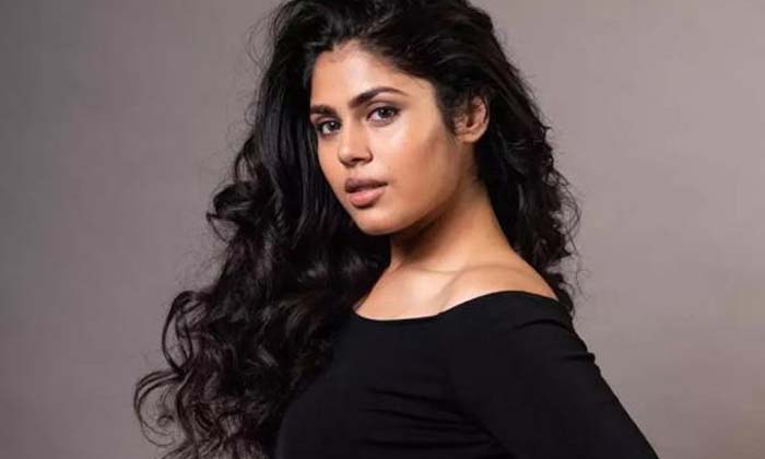  Faria Abdullah Has So Many Fans She In Shock Wen She Went The Shop Opening , Far-TeluguStop.com