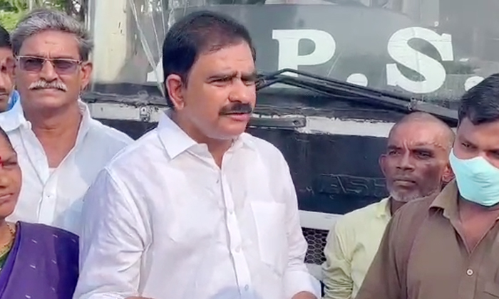  Former Minister Devineni Uma Protest Against Increased Bus Charges Details, Form-TeluguStop.com