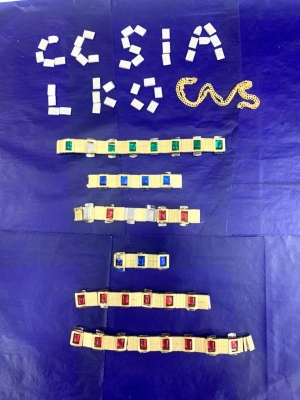  Gold Smuggler, Receiver Arrested At Lucknow Airport-TeluguStop.com