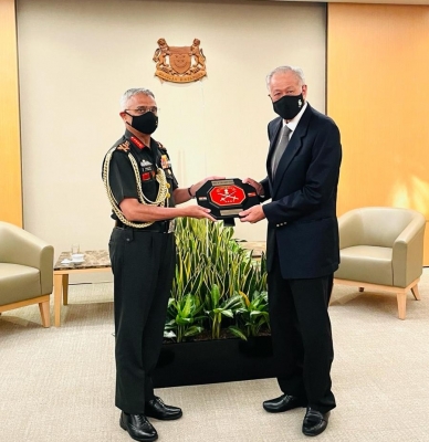  Indian Army Chief, Singapore Defence Minister Discusses Bilateral Military Coope-TeluguStop.com