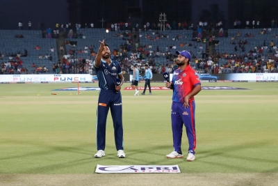  Ipl 2022: Delhi Capitals Win Toss, Opt To Bowl Against Gujarat Titans-TeluguStop.com