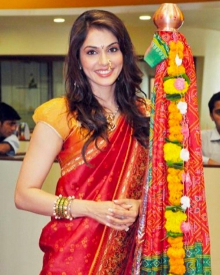  Isha Koppikar Narang To Kickstart New Project On Gudi Padwa-TeluguStop.com