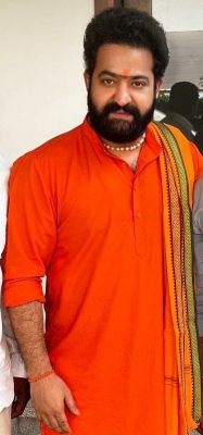  Jr Ntr Spotted Wearing 'hanuman Mala'-TeluguStop.com