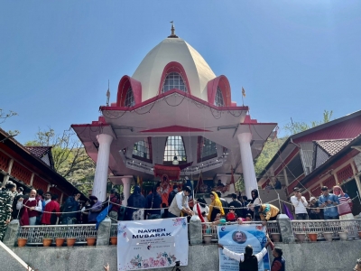  Kashmiri Pandits Hold Grand Prayer Meetings In Srinagar On 'navreh'-TeluguStop.com