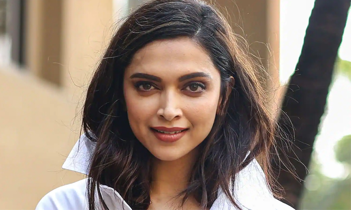  Kgf2 Actor Yash Says He Would Like To Make His Bollywood Debut With Deepika Padu-TeluguStop.com