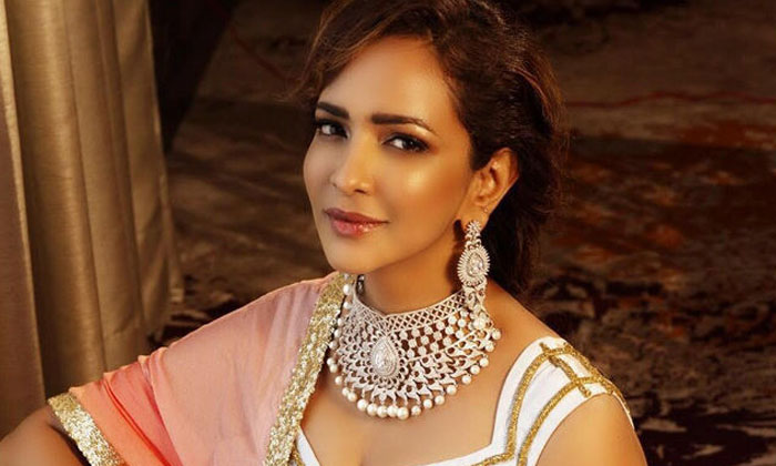 Telugu Manchu Lakshmi, Mohan Babu, Rose Flower, Tollywood, Wine Glass-Movie