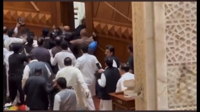  Police Enter Pak Punjab Assembly, Arrest Lawmakers For Creating Ruckus-TeluguStop.com