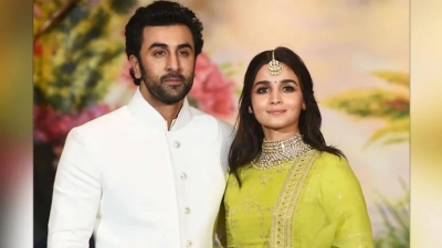  Ranbir-alia Wedding: Decors Arrive At Ranbir's Bandra Residence-TeluguStop.com