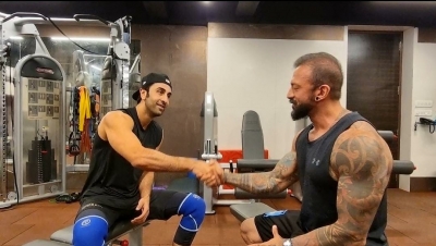  Ranbir Opens Up On His Body Makeover And His Trainer-TeluguStop.com