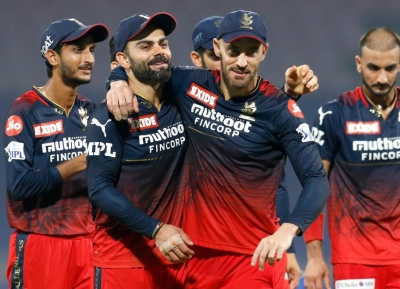 Rcb's Athletic Fielding Complementing Their Batting Prowess Rcb's Athletic Fielding Complementing Their Batting Prowess-TeluguStop.com