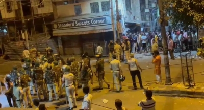  Several Hurt As Clashes Break Out In Delhi's Jahangirpuri, Police On High Alert-TeluguStop.com