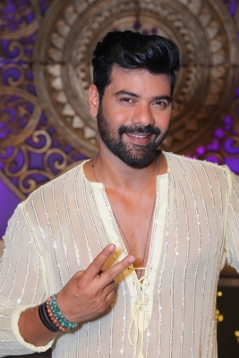  Shabir Ahluwalia On Playing A ''different Role In 'pyaar Ka Pehla Naam Radha Moh-TeluguStop.com