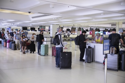  Sydney Airport Faces Continued Delays As Workers Isolate-TeluguStop.com