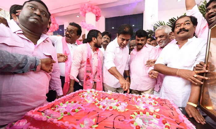  Trs Party Formation Day Celebrations In Telangana Bhavan Ktr Talasani Srinivas Y-TeluguStop.com