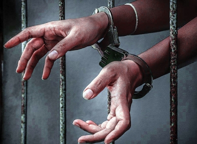  Two Held For Robbing Up, Bihar Labourers On Pretext Of Free Rail Tickets-TeluguStop.com