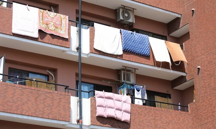  Uae Abudabi Residents Warned Not To Dry Clothes In Balconies Details, Clothes, F-TeluguStop.com