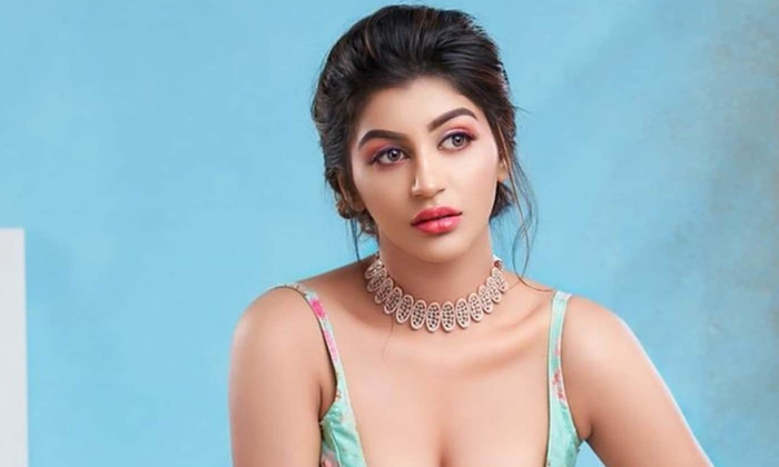  Young Heroine Yashikaa Annand Ready To Marriage , Yashika Anand, Marriage, Socia-TeluguStop.com