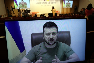 Zelensky Hands Over Ukraine's Eu Membership Questionnaire To Eu Envoy Zelensky Hands Over Ukraine's Eu Membership Questionnaire To Eu Envoy-TeluguStop.com