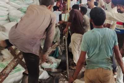  12 Dead In Salt Factory Wall Collapse In Gujarat's Morbi-TeluguStop.com
