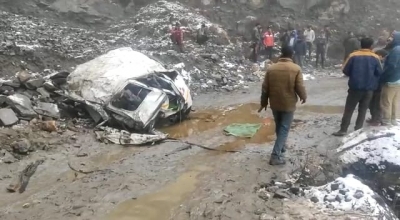  2 Killed, 7 Injured In J&k Highway Accident-TeluguStop.com