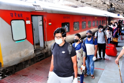  34 Mmts Trains Cancelled In Hyderabad-TeluguStop.com