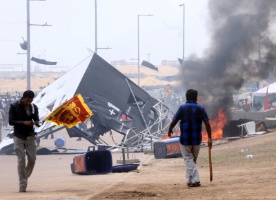  5 Dead, 200 Injured In Sl Violence, Houses Of Politicians Torched-TeluguStop.com