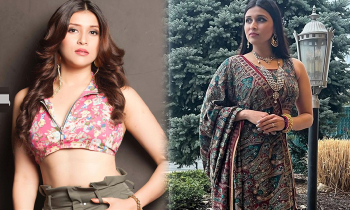 Actress Mannara Can't Stop Gushing On This Images Actress Mannara Can’t Stop Gushing On This Images - Actressmanna High Resolution Photo