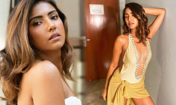 Actress Teena Singh Beautiful Looks Are Winning The Internet-telugu Actress Photos Actress Teena Singh Beautiful Looks A High Resolution Photo