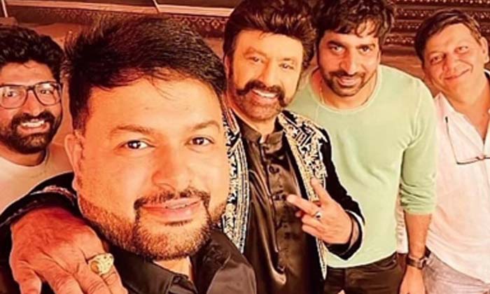  Balakrishna S Pic From The Sets Of Nbk 107 Goes Viral , Nbk107 , Nandamuri Balak-TeluguStop.com